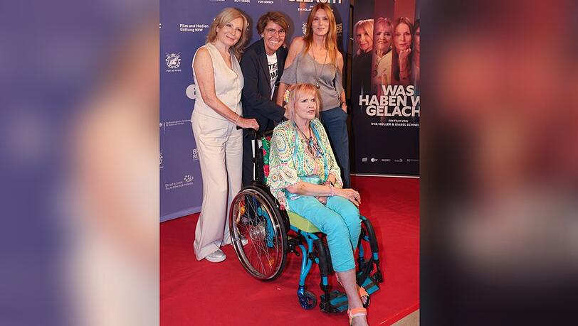 Maren Kroymann, Bettina Böttinger, Gaby Köster (v.) und Esther Schweins bei der Premiere von "Was haben wir gelacht" in Köln. Maren Kroymann, Bettina Böttinger, Gaby Köster (v.) und Esther Schweins bei der Premiere von "Was haben wir gelacht" in Köln.