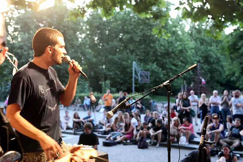 Protestkundgebung für die Kultkneipe am Dienstagabend.