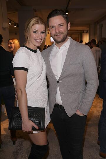 Annica Hansen und Marcel kommen zur Show von Riani bei der Berliner Fashion Week.