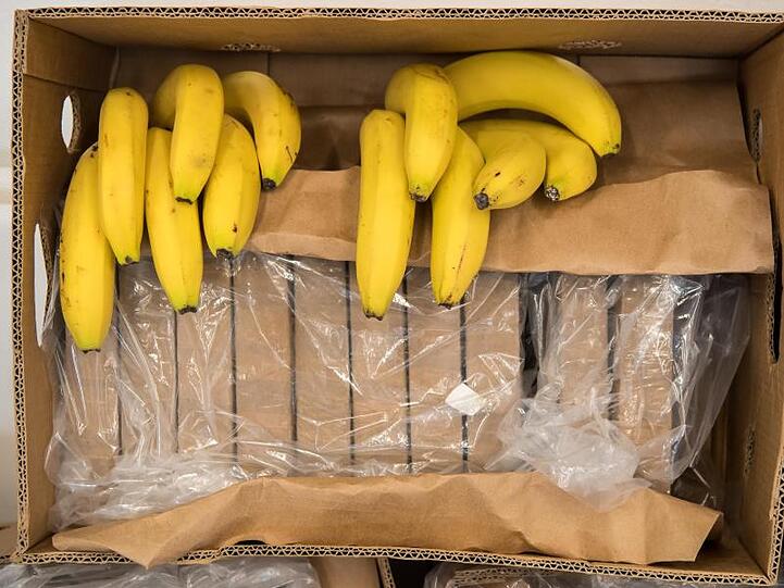 Mai 2018: Bei einer Polizeipressekonferenz in München wird in Bananenkisten verstecktes Kokain präsentiert.