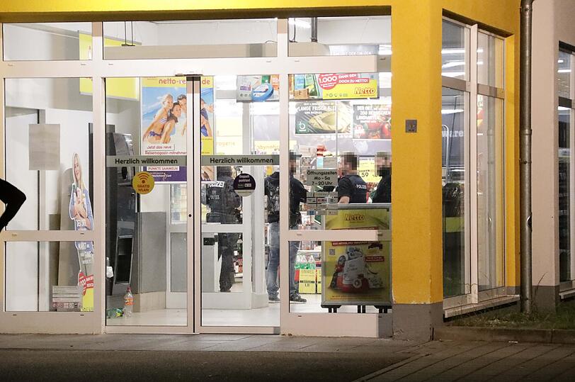 Filmreife Szenen bei Einbruch in Netto Supermarkt in Schwindegg: , ein Täter wurde festgenommen.