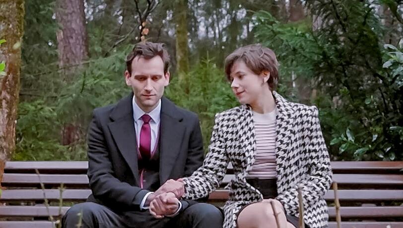 "Sturm der Liebe": Julian (l.) versichert Eleni, dass er Leander nichts antun wollte.