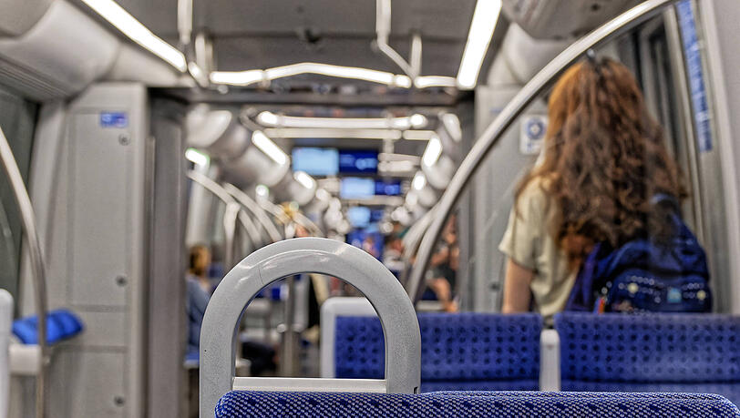 Ein Mann hat in Zügen der U-Bahnlinien U3 und U6 vier Frauen sexuell belästigt. Jetzt ist ein Verdächtiger festgenommen worden. (Symbolbild)