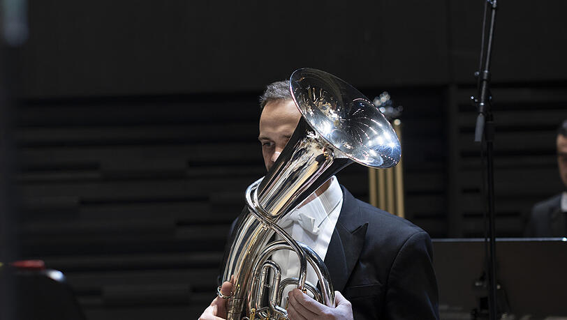 Der Posaunist Lukas Gassner interpretierte das Tenorhorn-Solo im ersten Satz, Der Posaunist Lukas Gassner interpretierte das Tenorhorn-Solo im ersten Satz,