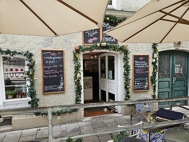 Pinsa und Panini: So richtig italienisch geht es bei Sorry Nonna ganz am Anfang der Lilienstraße zu. Pinsa und Panini: So richtig italienisch geht es bei Sorry Nonna ganz am Anfang der Lilienstraße zu.