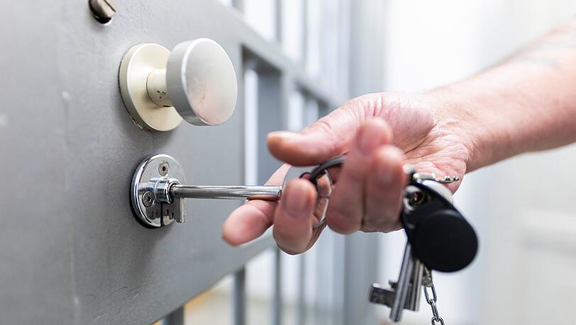 Der Suizid eines Jugendlichen in der JVA Ottweiler beschäftigt Justiz und Politik. (Symbolbild)