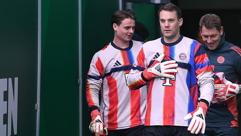 Zwei Optionen im Bayern-Tor: Manuel Neuer und Jonas Urbig (l.).