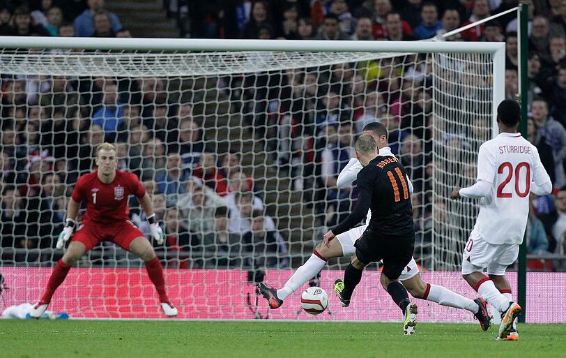 ...Robben versetzte den "Three Lions" mit seinem Treffer kurz vor Ende der Partie den Todesstoß...