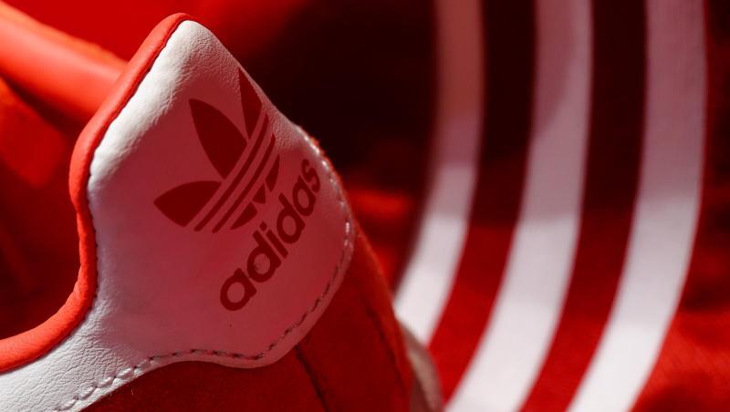 Ein Schuh des Sportartikelherstellers adidas wird am Rande der Hauptversammlung ausgestellt. Ein Schuh des Sportartikelherstellers adidas wird am Rande der Hauptversammlung ausgestellt.