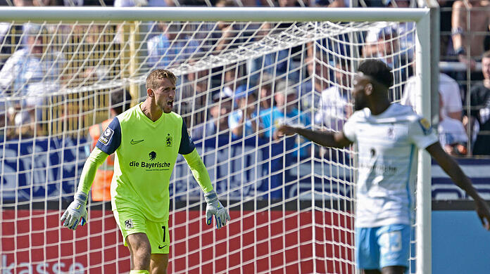 Musste in dieser Saison schon 20 Mal hinter sich greifen: Löwen-Keeper Marco Hiller.