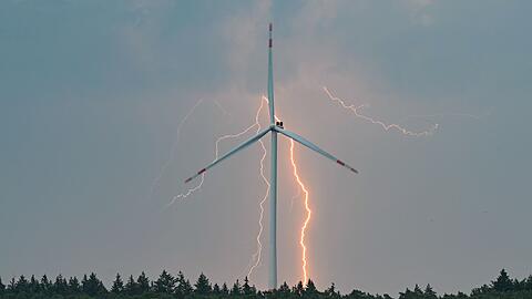 Gewitter treten in den kommenden Tagen in Deutschland immer wieder mal auf. (Archivbild)