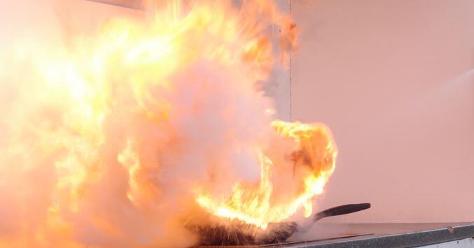 Hei-en-Topf-auf-Herd-stehen-lassen-Polizei-ermittelt-nun-gegen-junge-Frau-wegen-Brandstiftung