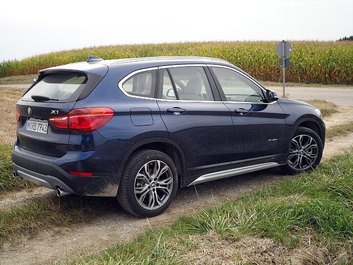 Den gibt es auch mit Frontantrieb: Die Basis hat der X1 mit dem Active Tourer von BMW gemeinsam.