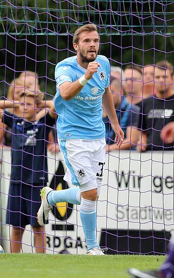 Der TSV 1860 gewinnt im Toto-Pokal mit 4:0 gegen den Bezirksligisten VfR Neuburg. Die Bilder zum Durchklicken.