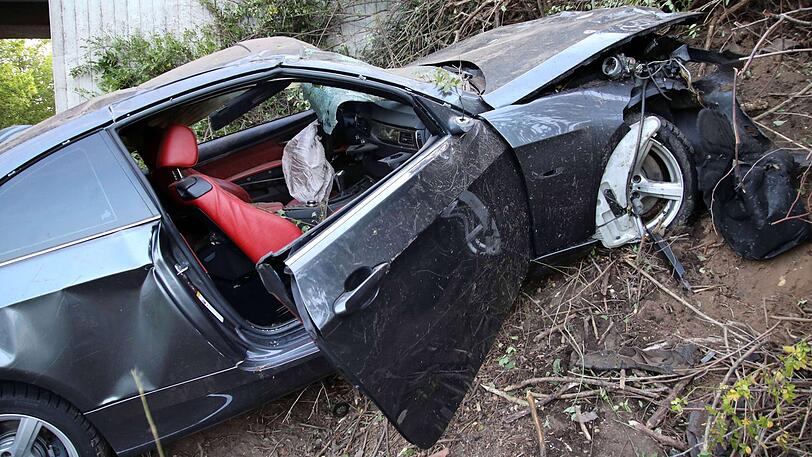 Juli 2019: In Regensburg ist ein Fahrer an einen Brückenpfeiler gekracht. Er ist bei dem illegalen Rennen schwer verletzt worden.