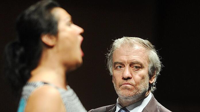 Zu nah am Feuer: Anna Netrebko und Valery Gergiev bei einer Verdi-Gala des Mariinski Theaters.