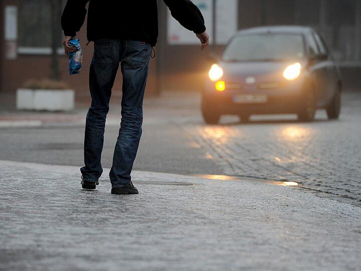Das Wetter und Blitzeis sorgte in Deutschland und auch den USA für viele Unfälle.