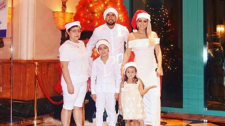"Die Liebe der Familie ist das beste Geschenk, dass es zu Weihnachten gibt! Frohe Weihnachten an alle", schreibt Arturo Vidal auf Twitter.