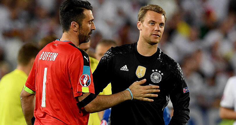 Welttorhüter unter sich: Gianluigi Buffon und Manuel Neuer, hier im Viertelfinale der Europameisterschaft 2016. Deutschland bezwang Italien im Elfmeterschießen.