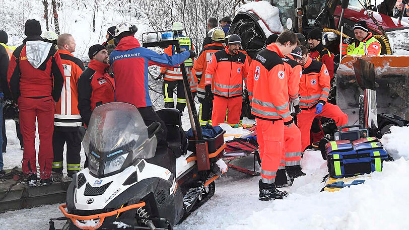 Dramatische Rettungsaktion nach einem Unfall auf der Bundesstraße 307 bei Fall-Vorderriß.