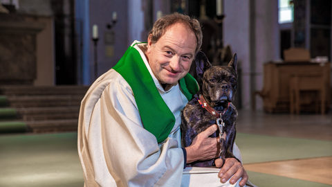 Rainer Maria Schießler hört nächstes Jahr als Pfarrer in der Heilig-Geist-Kirche am Viktualienmarkt auf.
