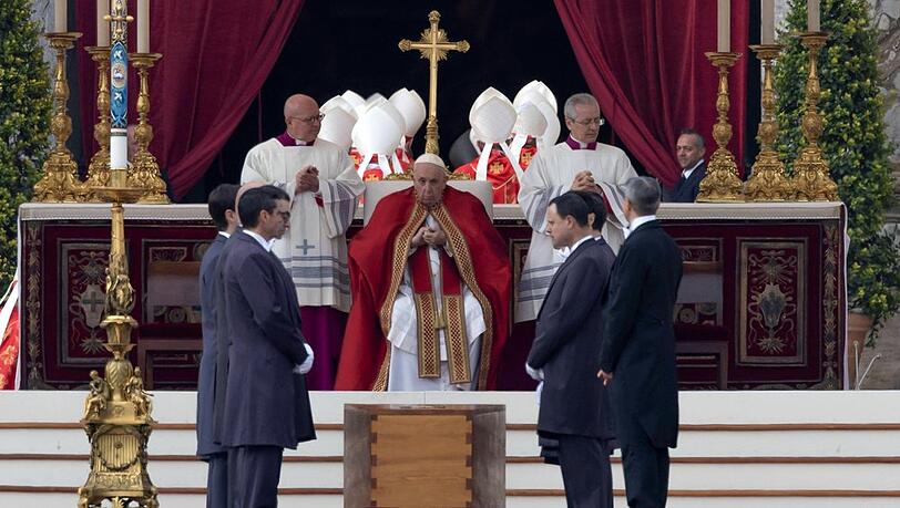 In Rom hat die Welt Abschied von Benedikt XVI. genommen.