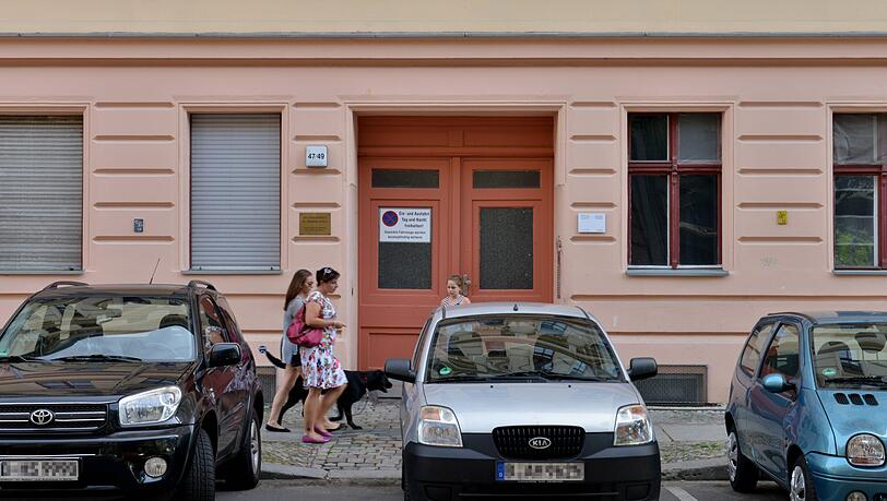 Ein Auto blockierte die Zufahrt zu einer Garage - ein Mieter schritt zur Tat.