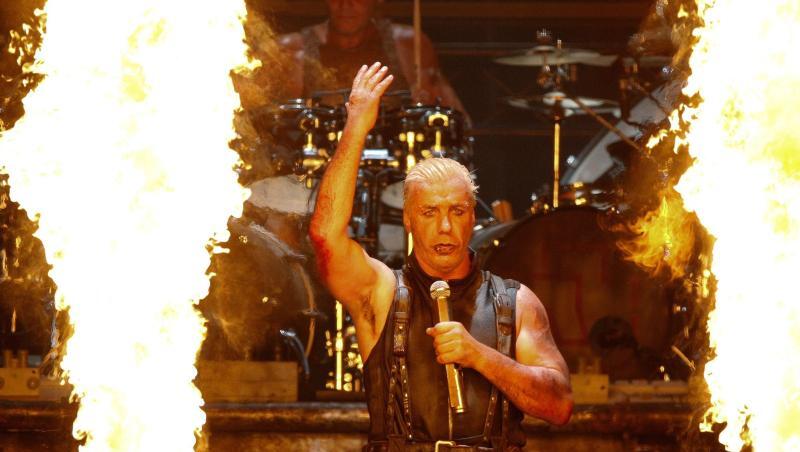 Till Lindemann und seine Band Rammstein haben mit ihrem neuen Video heftige Proteste ausgelöst. Till Lindemann und seine Band Rammstein haben mit ihrem neuen Video heftige Proteste ausgelöst.