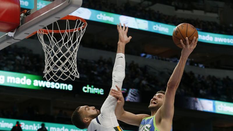 Maximilian Kleber (r) kam auf 23 Einsatzminuten, fünf Punkte und zwei Rebounds. Maximilian Kleber (r) kam auf 23 Einsatzminuten, fünf Punkte und zwei Rebounds.