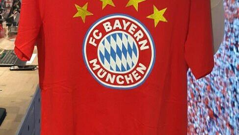 Dieses T-Shirt wollte der Mann stehlen. Dieses T-Shirt wollte der Mann stehlen.