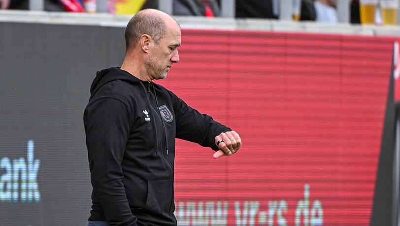 Es wird Zeit für weitere Erfolge für den SSV Jahn Regensburg und Trainer Joe Enochs.