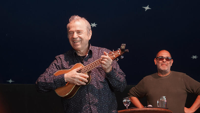Günther Sigl von der Spider Murphy Gang (links) und Hannes Ringlstetter spielten gestern schon mal ein paar Takte zur Tollwood-Einstimmung.