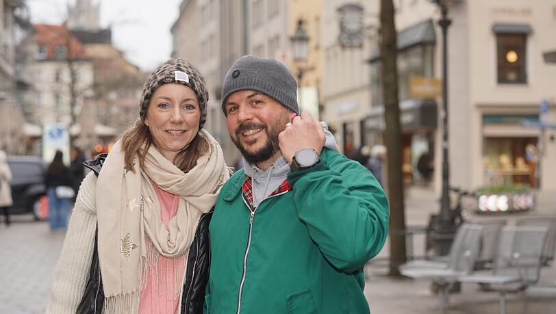 Anne und Adrian freuen sich, dass es länger hell bleibt: "Man kann noch länger auf dem Balkon sitzen, vielleicht den Grill anschmeißen", erzählen sie. (siehe auch Kasten unten). Seine digitale Uhr muss Adrian zumindes schon mal nicht händisch umstellen. Anne und Adrian freuen sich, dass es länger hell bleibt: "Man kann noch länger auf dem Balkon sitzen, vielleicht den Grill anschmeißen", erzählen sie. (siehe auch Kasten unten). Seine digitale Uhr muss Adrian zumindes schon mal nicht händisch umstellen.