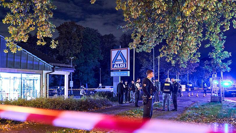 Mindestens eine Person wurde verletzt und in ein Krankenhaus gebracht.