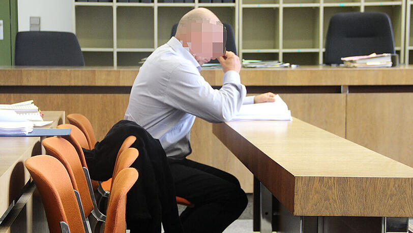 Auf der Anklagebank im Münchner Landgericht: Ex-Tabledance-Geschäftsführer Peter R. Auf der Anklagebank im Münchner Landgericht: Ex-Tabledance-Geschäftsführer Peter R.