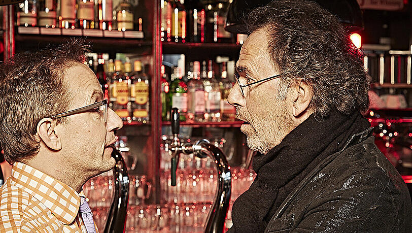Wigald Boning (l.) und Hugo Egon Balder in der neuen Sauf-Talkshow "Der Klügere kippt nach"