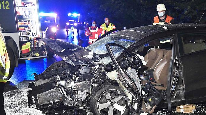 Die Bilder von der Unfallstelle auf der B13.