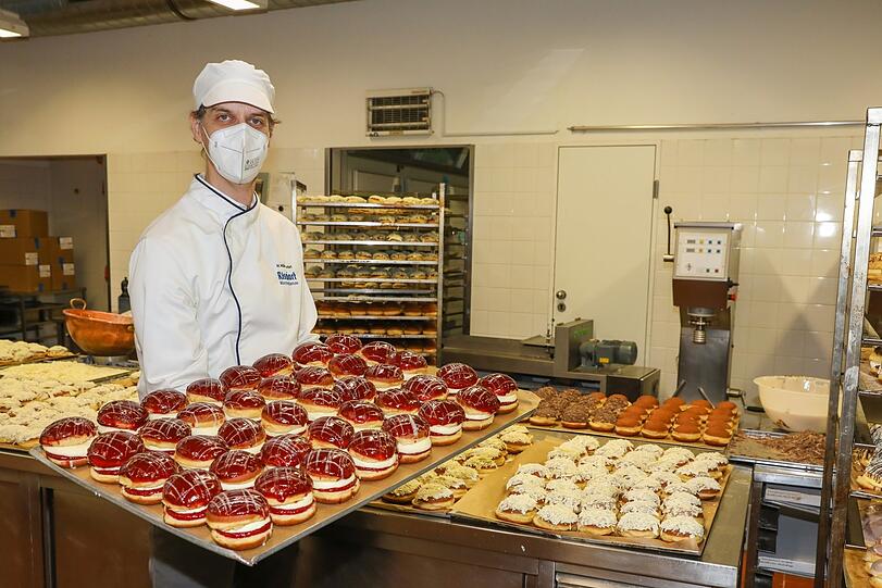 Bäckerei-Chef Magnus Müller-Rischart mit seinen Rennern, den fruchtigen Himburgern.