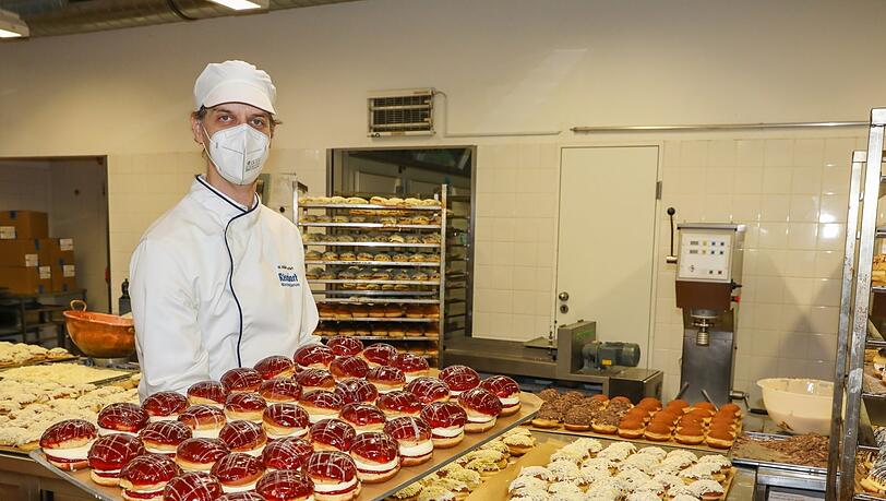 Bäckerei-Chef Magnus Müller-Rischart mit seinen Rennern, den fruchtigen Himburgern.