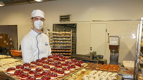 Bäckerei-Chef Magnus Müller-Rischart mit seinen Rennern, den fruchtigen Himburgern.