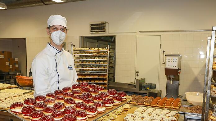 Bäckerei-Chef Magnus Müller-Rischart mit seinen Rennern, den fruchtigen Himburgern.