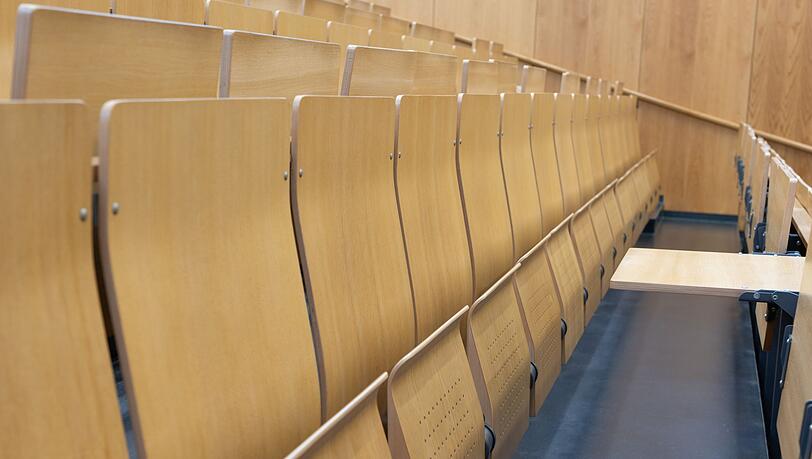 Die Hochschule teilte mit, der Rücktritt sei schon zum Freitag wirksam. (Symbolbild) Die Hochschule teilte mit, der Rücktritt sei schon zum Freitag wirksam. (Symbolbild)