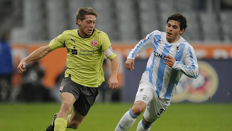 Kevin Volland (r) von München und Andreas Lambertz von Düsseldorf kämpfen um den Ball. Kevin Volland (r) von München und Andreas Lambertz von Düsseldorf kämpfen um den Ball.