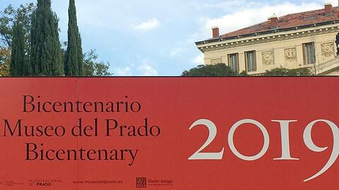Mit großen Plakaten wirbt der Prado für die Feierlichkeiten anlässlich seines 200-jährigen Jubiläums.
