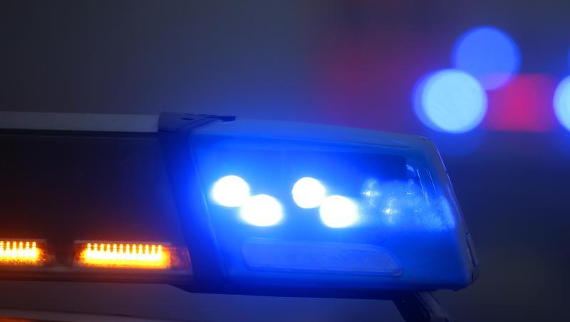 Ein Polizeiauto mit eingeschaltetem Blaulicht. Foto: Karl-Josef Hildenbrand/dpa/Archivbild Ein Polizeiauto mit eingeschaltetem Blaulicht. Foto: Karl-Josef Hildenbrand/dpa/Archivbild