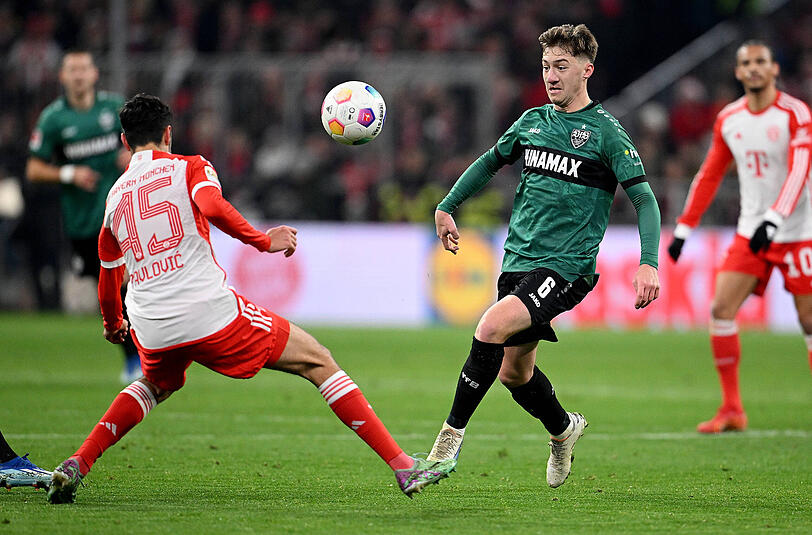 FC Bayern bildet aus: Die ehemaligen Campus-Talente Aleks Pavlovic (l.) und Angelo Stiller (r.) sollen die Lücke von Toni Kroos im DFB-Team füllen.