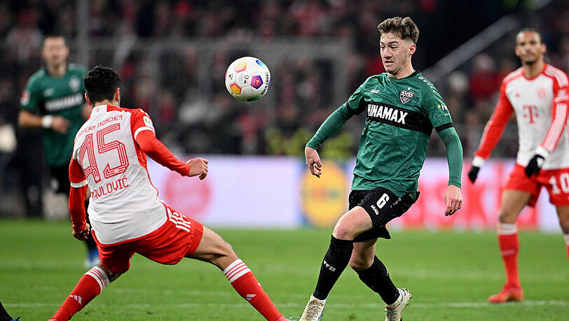 FC Bayern bildet aus: Die ehemaligen Campus-Talente Aleks Pavlovic (l.) und Angelo Stiller (r.) sollen die Lücke von Toni Kroos im DFB-Team füllen.