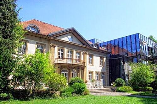 Eine Oase am Englischen Garten: Die Villa mit den Glas-Anbauten der Dr. Geisenhofer Frauenklinik
