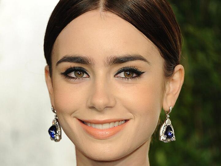 Lily Collins ist schön, talentiert und hat einen berühmten Vater
