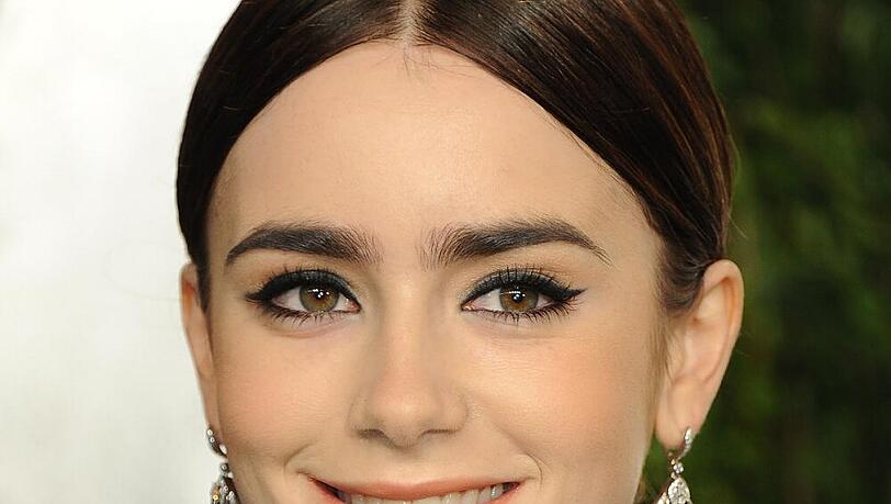 Lily Collins ist schön, talentiert und hat einen berühmten Vater Lily Collins ist schön, talentiert und hat einen berühmten Vater